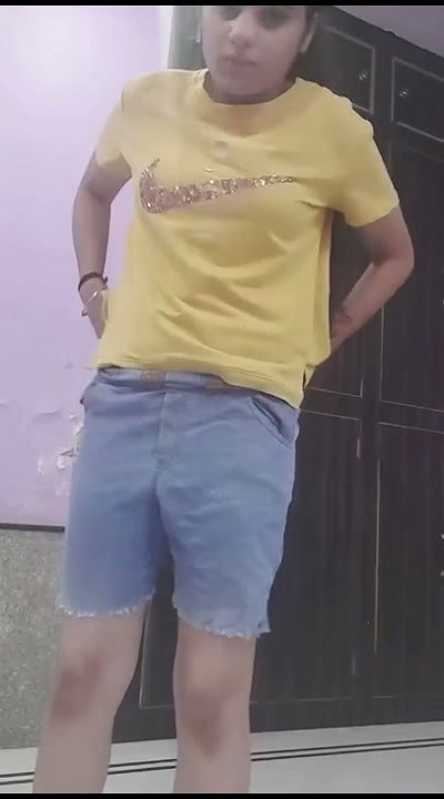 Desi college girl show her beautiful things (2)2