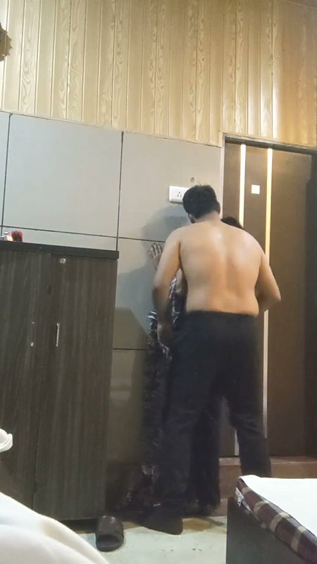 Desi Lovers Blowjob & Standing Fuck (2)2