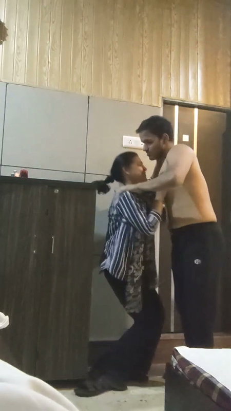 Desi Lovers Blowjob & Standing Fuck (2)3