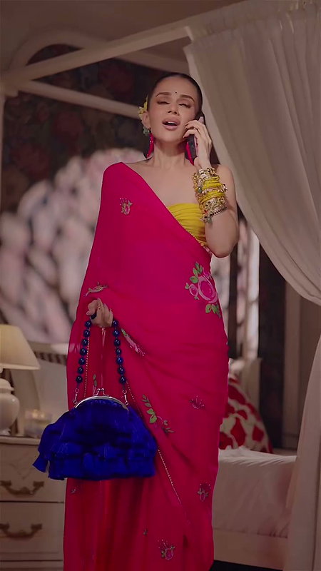 KOMAL PANDEY FAPWORTHY SEXY IN DIFFRENT SAREES (2)2