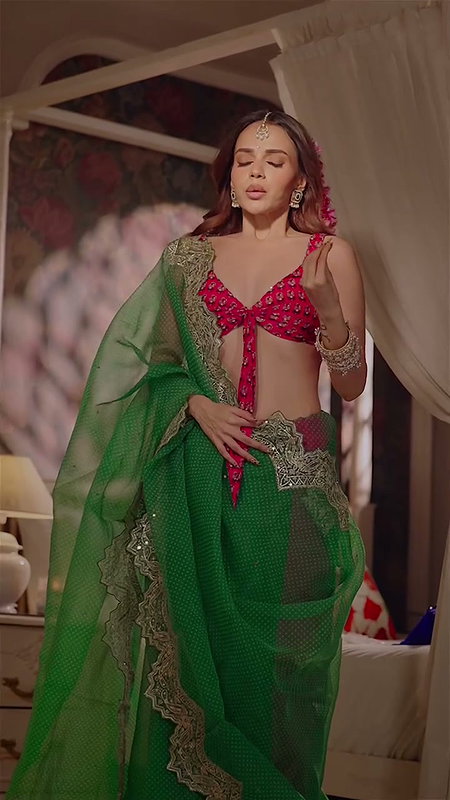 KOMAL PANDEY FAPWORTHY SEXY IN DIFFRENT SAREES (2)2