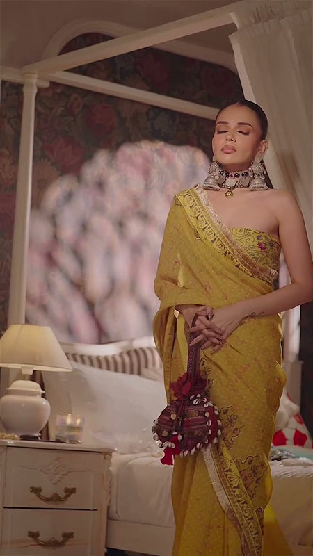 KOMAL PANDEY FAPWORTHY SEXY IN DIFFRENT SAREES (2)2