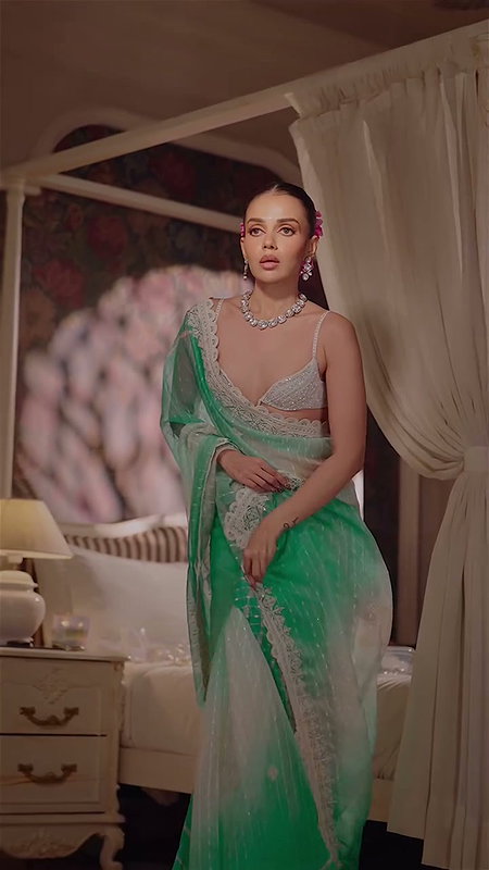 KOMAL PANDEY FAPWORTHY SEXY IN DIFFRENT SAREES (2)2