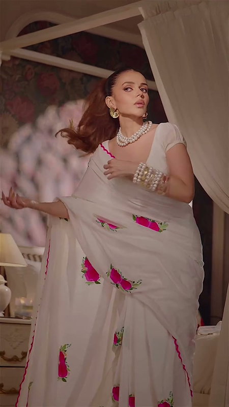 KOMAL PANDEY FAPWORTHY SEXY IN DIFFRENT SAREES (2)2