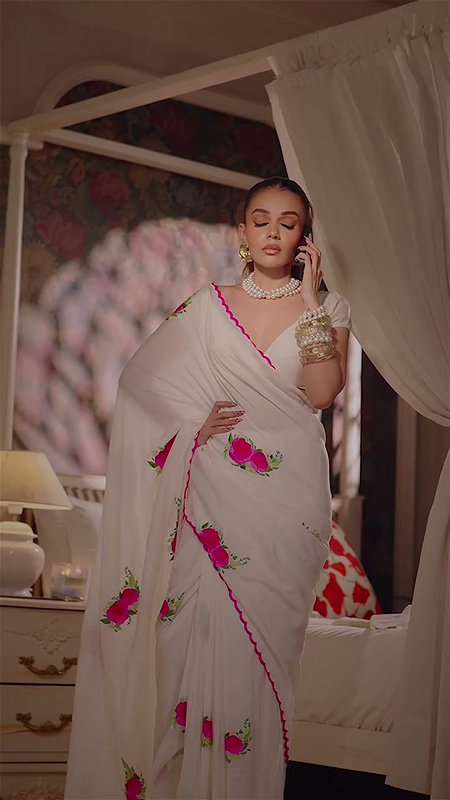KOMAL PANDEY FAPWORTHY SEXY IN DIFFRENT SAREES (2)2
