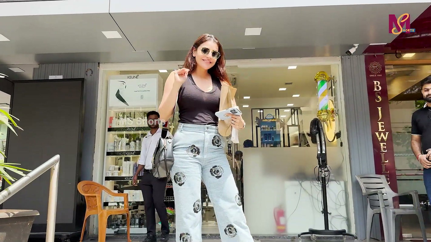 MILF Kajal Aggarwal Sexy Sharp Tight Boobs Exposure (2)2