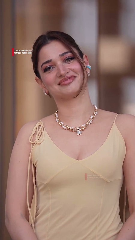 MILKY BEAUTY SEDUCTIVE TAMMANAH CUTE CLEAVAGE VIEW MESMERIZING (2)2
