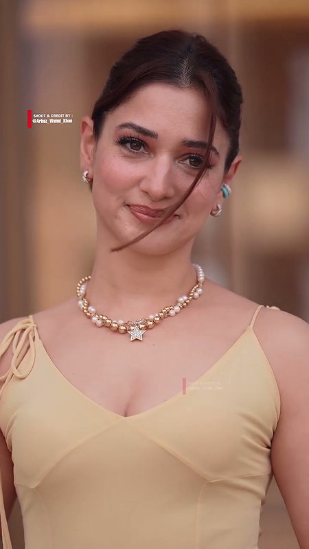 MILKY BEAUTY SEDUCTIVE TAMMANAH CUTE CLEAVAGE VIEW MESMERIZING (2)2
