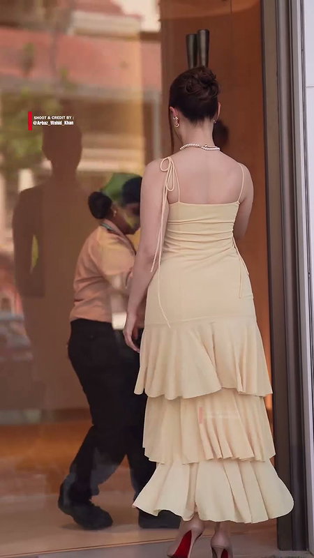 MILKY BEAUTY SEDUCTIVE TAMMANAH CUTE CLEAVAGE VIEW MESMERIZING (2)2