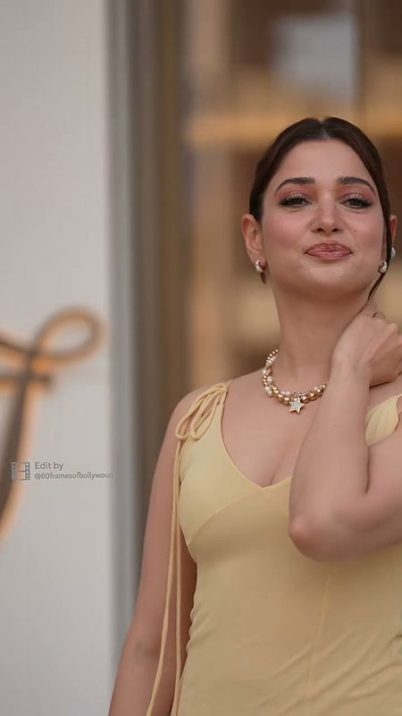 MILKY BEAUTY SEDUCTIVE TAMMANAH CUTE CLEAVAGE VIEW MESMERIZING (2)4