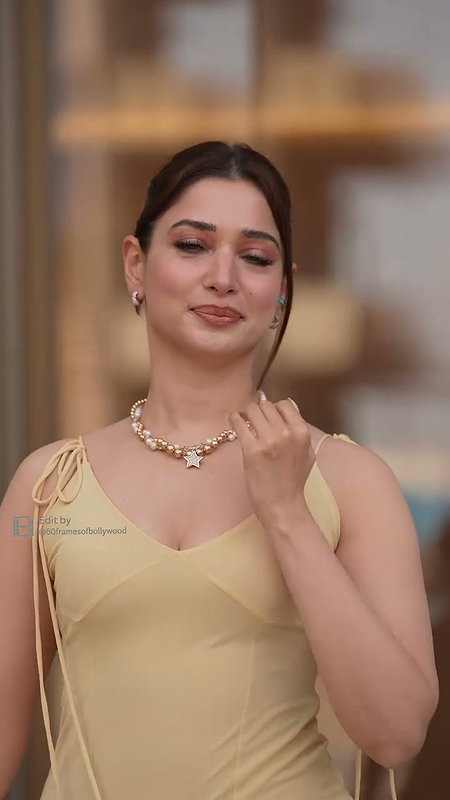 MILKY BEAUTY SEDUCTIVE TAMMANAH CUTE CLEAVAGE VIEW MESMERIZING (2)4