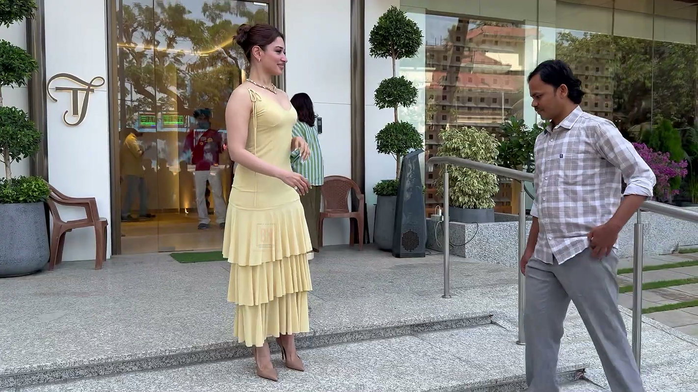 Milky Beauty Tamannaah Bhatia Curvy ASS and Boobs Focussed By Cameraman (2)2