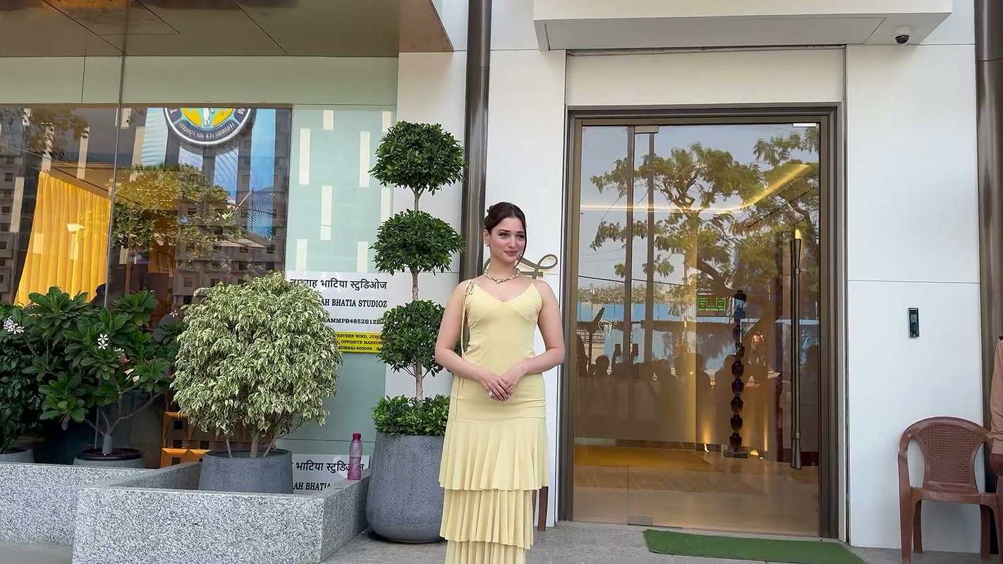 Milky Beauty Tamannaah Bhatia Curvy ASS and Boobs Focussed By Cameraman (2)2