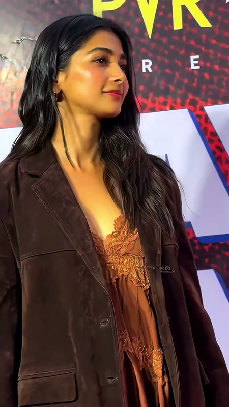 POOJA HEGDE DUSKY BOLD CHICK LOOKS TEMPTING (2)2