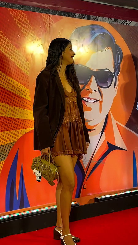 POOJA HEGDE DUSKY BOLD CHICK LOOKS TEMPTING (2)2