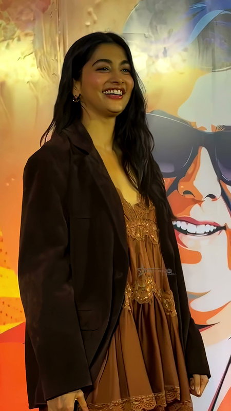 POOJA HEGDE DUSKY BOLD CHICK LOOKS TEMPTING (2)2