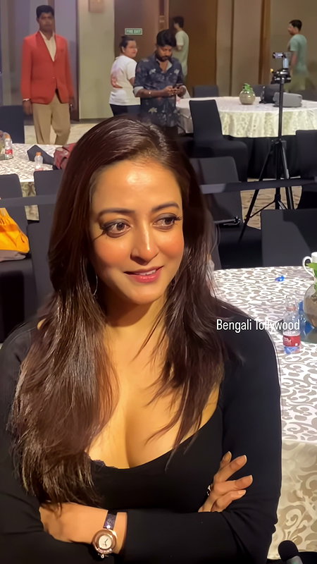 RAIMA SEN BONG SEDUCTRESS OPEN CLEAVAGE BOLD EXPOSE HQ VIDEO (2)2