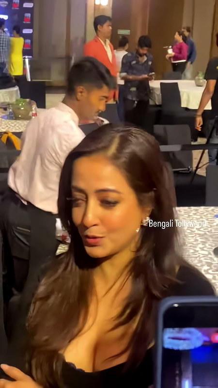 RAIMA SEN BONG SEDUCTRESS OPEN CLEAVAGE BOLD EXPOSE HQ VIDEO (2)2