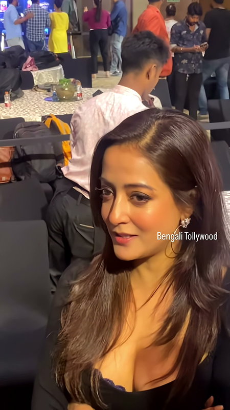 RAIMA SEN BONG SEDUCTRESS OPEN CLEAVAGE BOLD EXPOSE HQ VIDEO (2)2