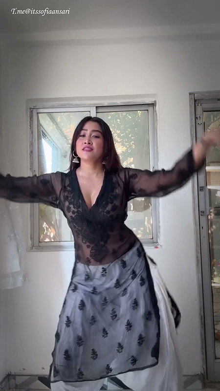 SOFIA ANSARI HOTTIE CUTE CLEAVAGE EXPOSE YUMMM (2)2
