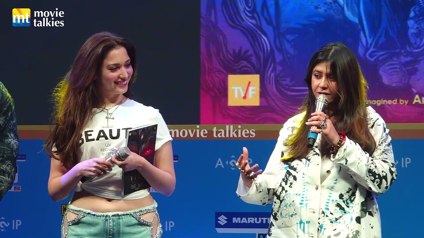 Tamannaah Bhatia Hottest Ever Milky Navel Red Lips Focus In Teared Jeans (2)2