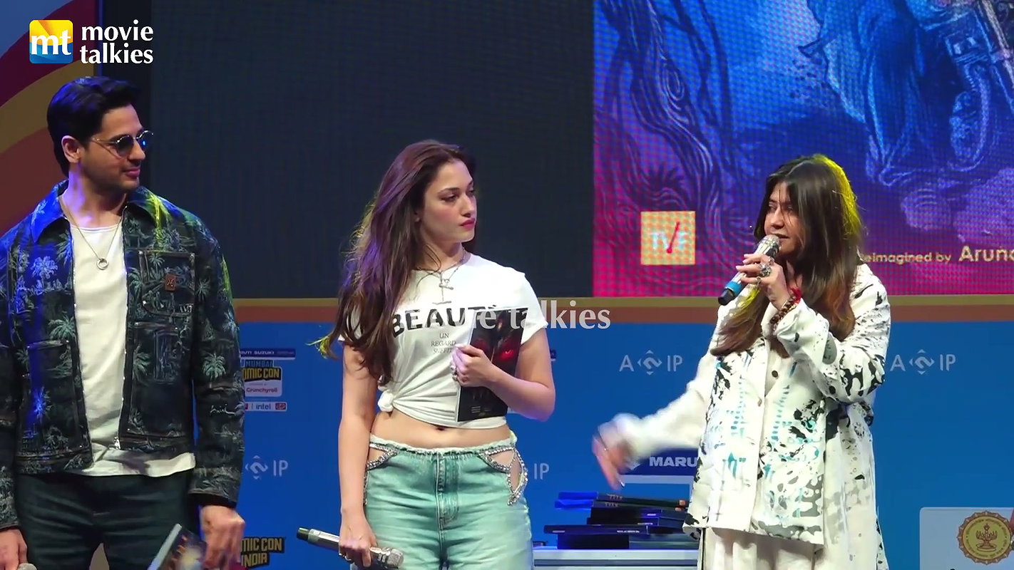 Tamannaah Bhatia Hottest Ever Milky Navel Red Lips Focus In Teared Jeans (2)2