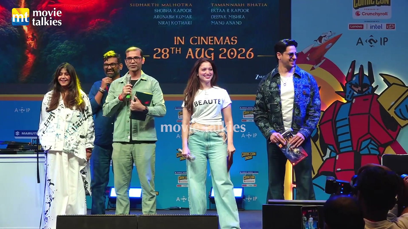 Tamannaah Bhatia Hottest Ever Milky Navel Red Lips Focus In Teared Jeans (2)2