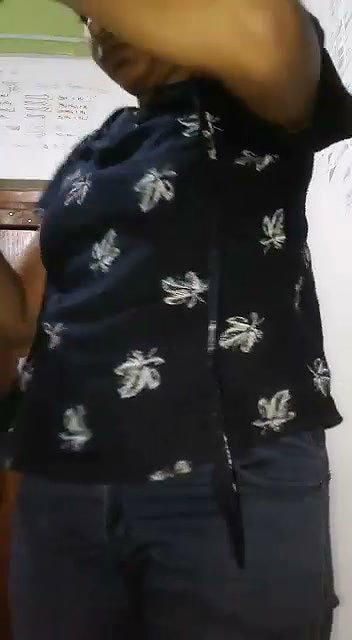 Tamil desi sexy figure bhabhi show her beautiful boobies and hairy pussy (2)2