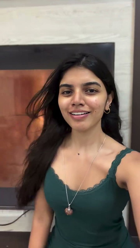 Telugu actress Gayathiri seducing hot armpit cleavage show (2)2