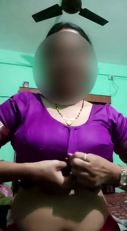 The best Striptease are always in a saree (2)2