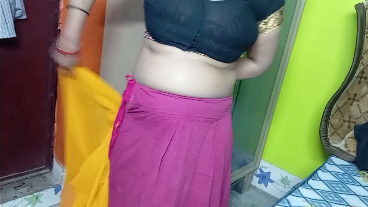 Beautiful Bhabhi Wearing Yellow Sari