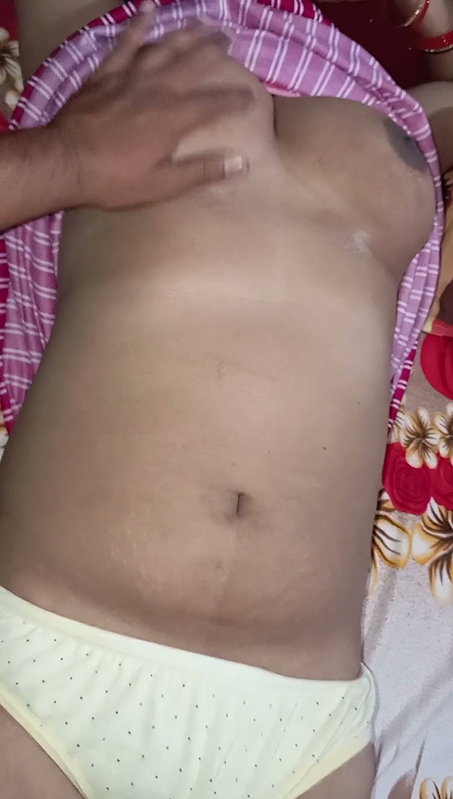 Beautiful Indian Bhabhi with Beautiful Pussy