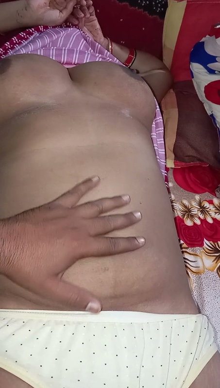 Beautiful Indian Bhabhi with Beautiful Pussy
