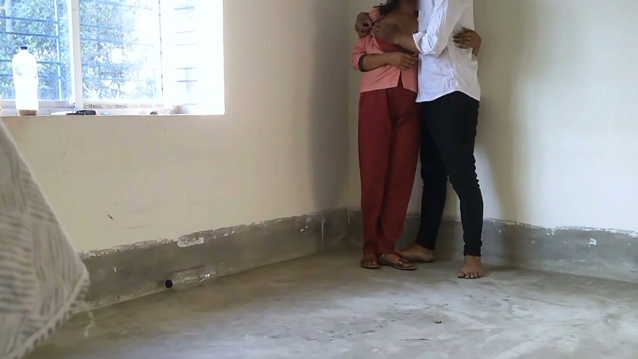 College Ki Tiffin Time Me Students Ne Chupke Se Viral Chudai