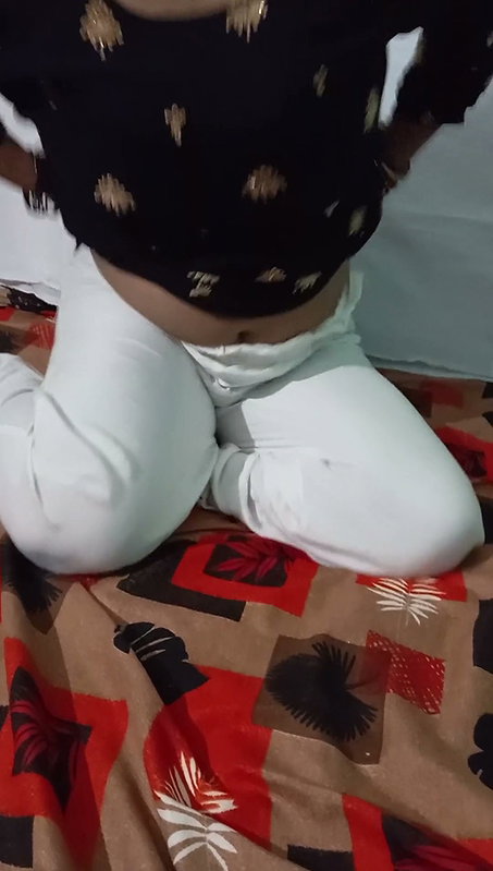 Desi Indian Girl Sucking Her Pussy