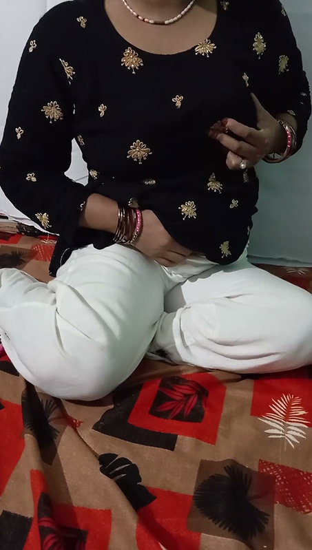 Desi Indian Girl Sucking Her Pussy