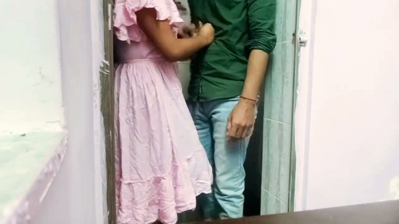 Desi Teacher and Young Girl Student Ki Viral Video