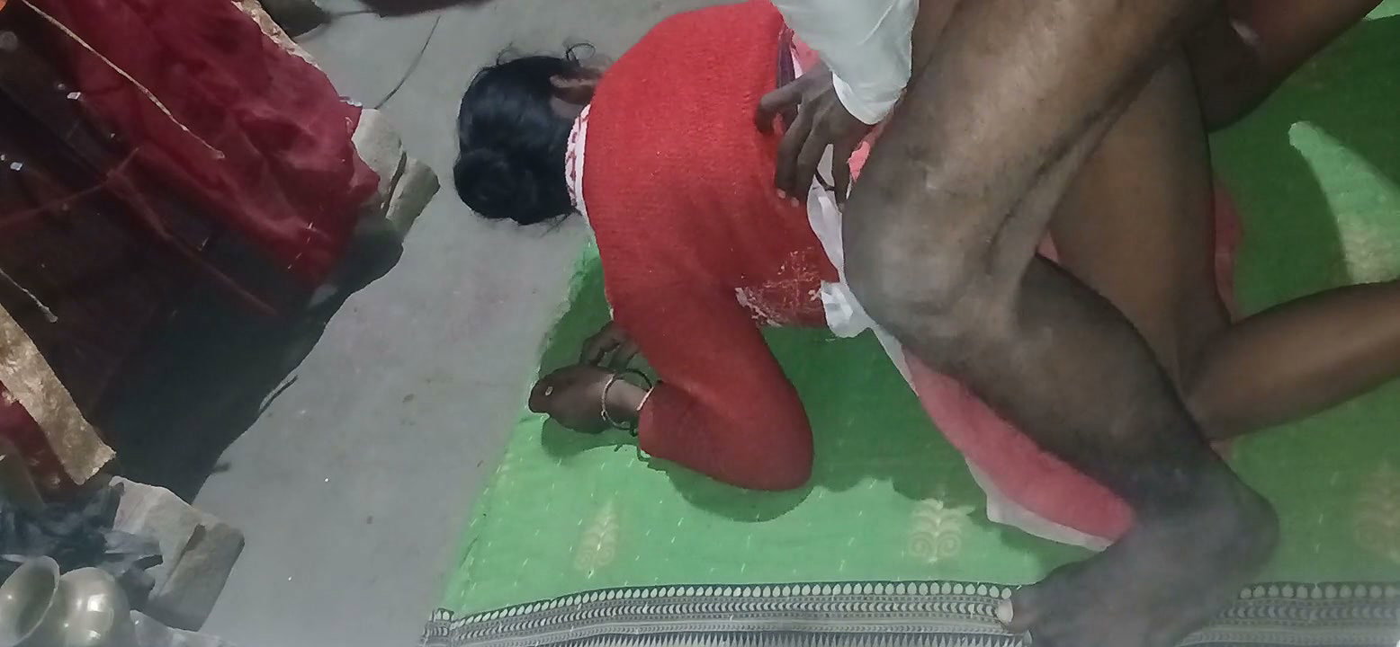 Desi Village Bhabhi Ko Doggy Style Mein Jamkar Choda – Tight Chut Faad Di Hindi Audio