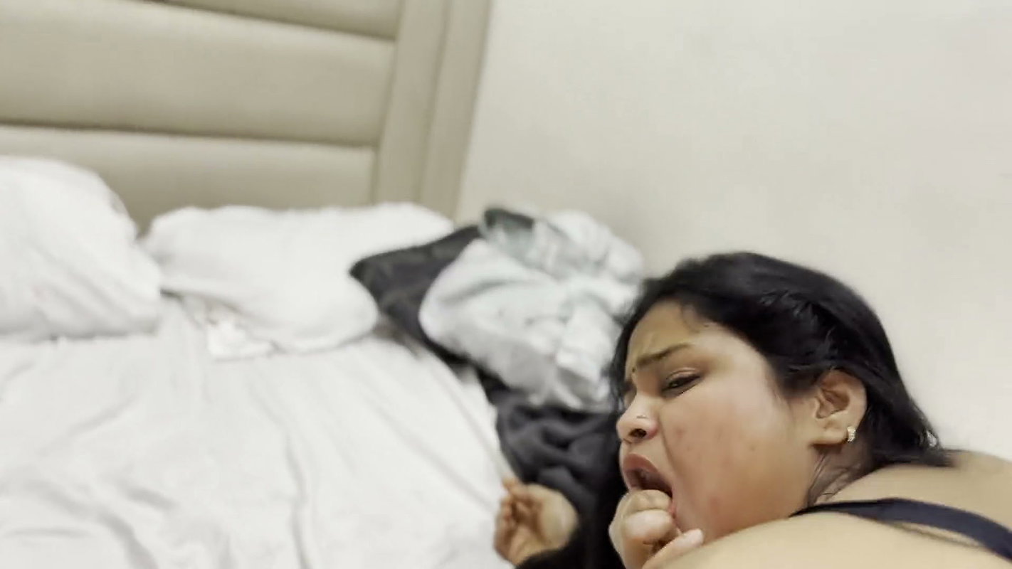 Full Open Legs Pose, Juicy Ass Aur Wild Expressions. Desi Hindi Moans Ke Saath Non-stop Action