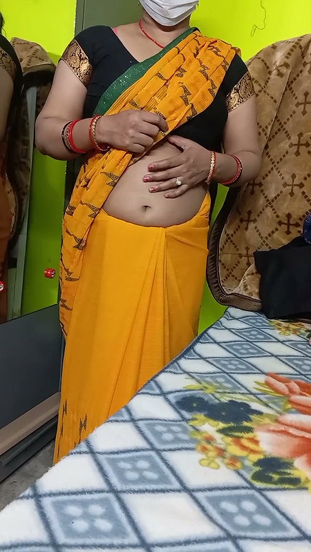 Indian Beautiful Bhabhi Removing Her Sari.