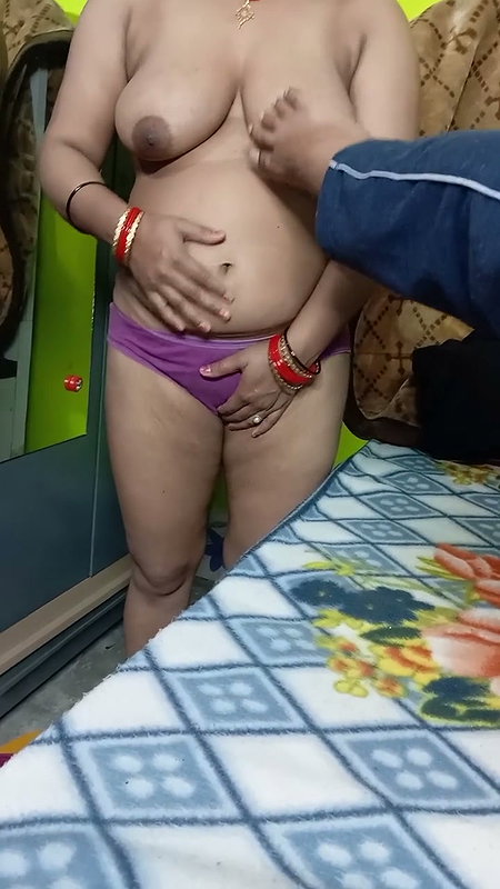 Indian Beautiful Bhabhi Removing Her Sari.