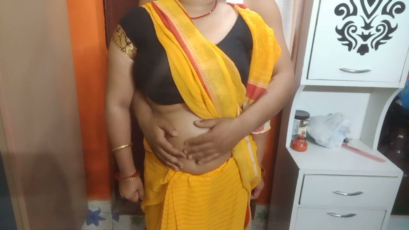 Indian Cute Bhabhi Having Romance