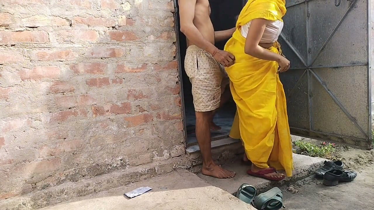 Indian Housewife Outdoor Fucking with Neighbour Brother in Law