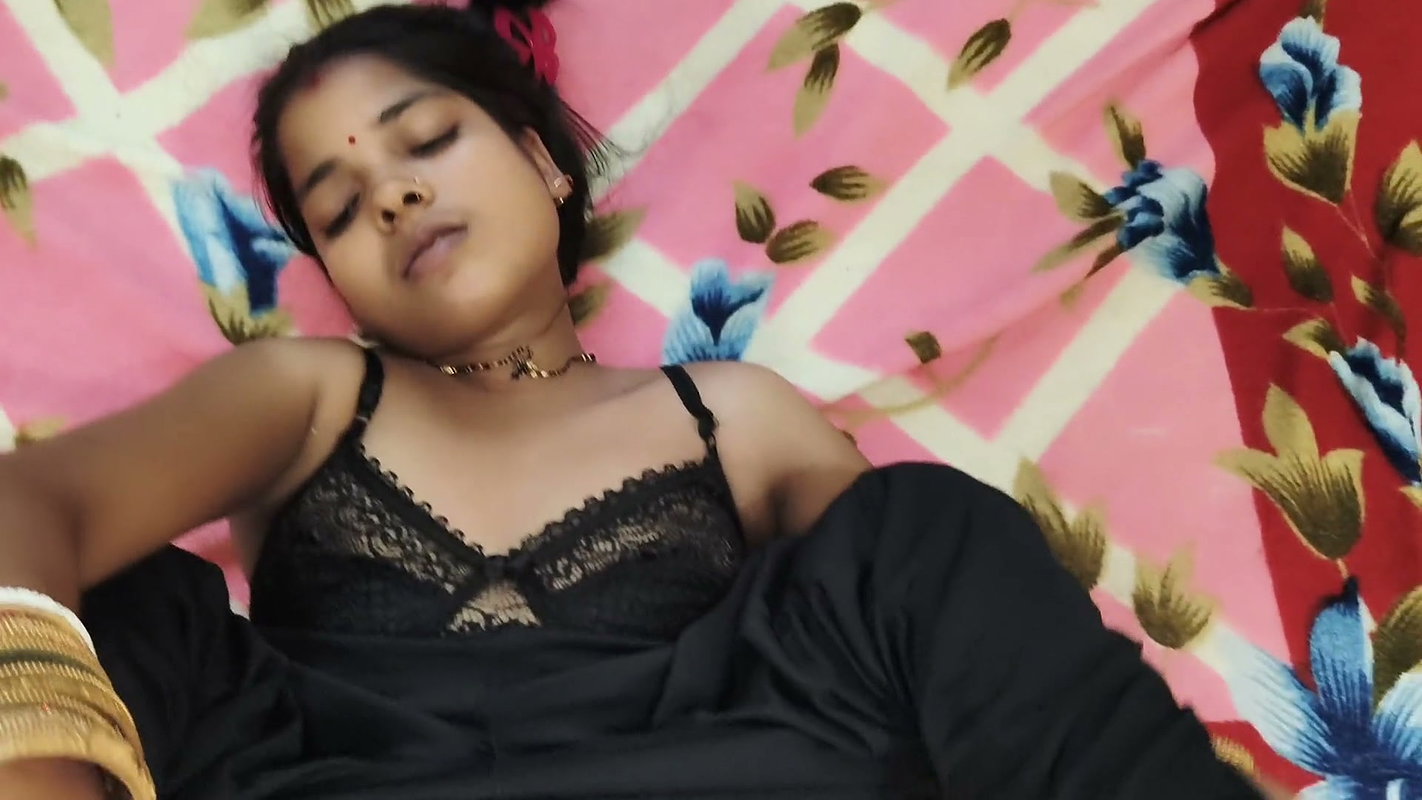 Newly Marriage Girlfriend Boyfriend First Night Honeymoon Fuck Video in Indian Couples