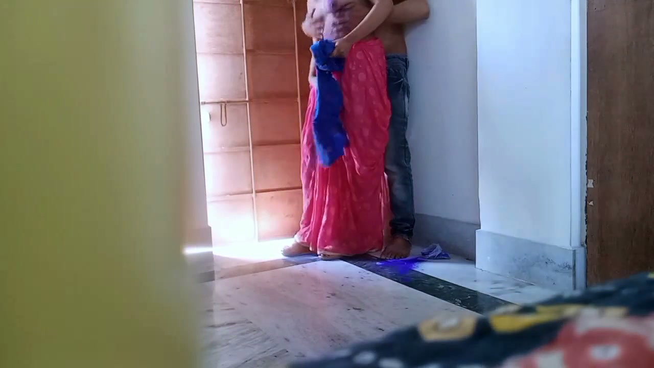 On the Day of Holi, I Changed the Color of the Pussy of the Neighbor Bhabhi with Color