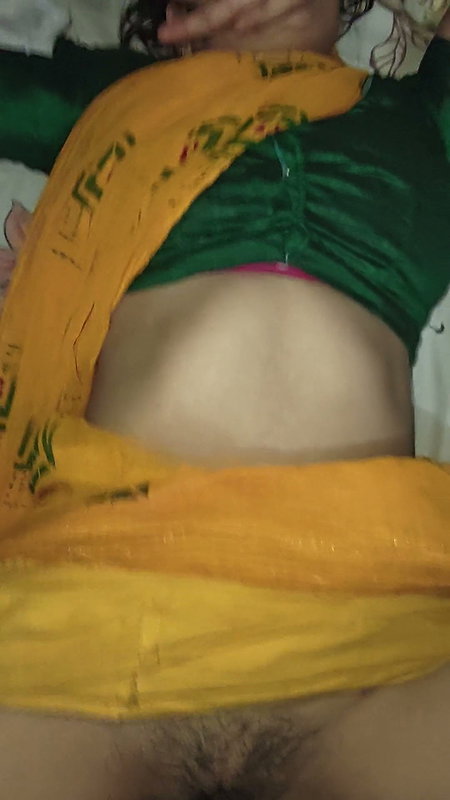 Stepbrother’s Yellow Saree Girl