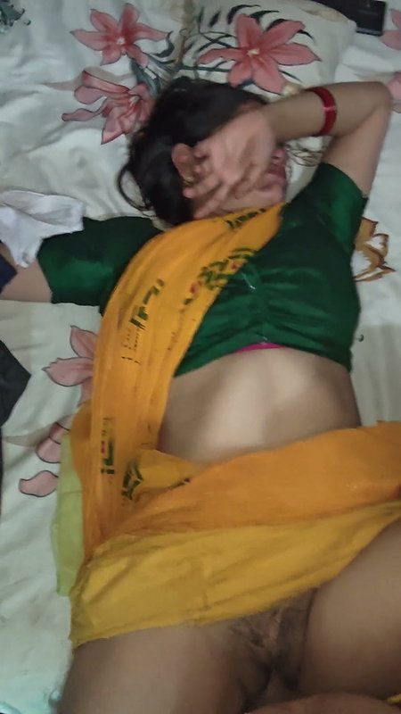 Stepbrother’s Yellow Saree Girl