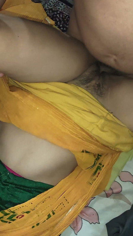 Stepbrother’s Yellow Saree Girl