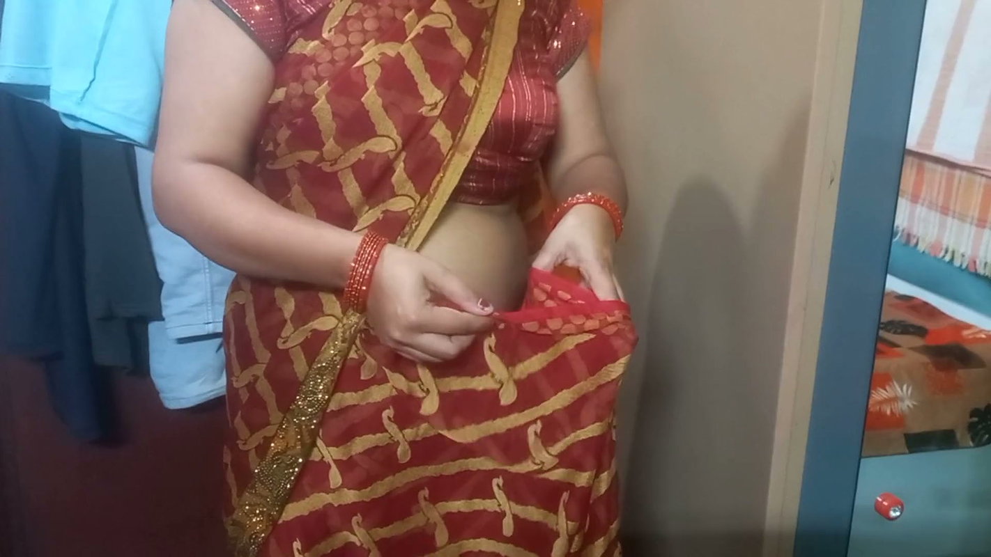 Very Beautiful Indian Bhabhi in Red Saree