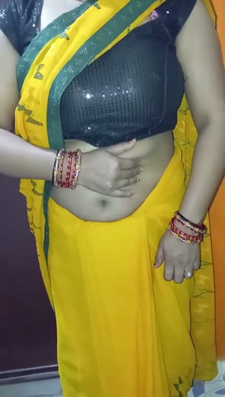 Very Hot Girl Showing Her Cute Pussy.